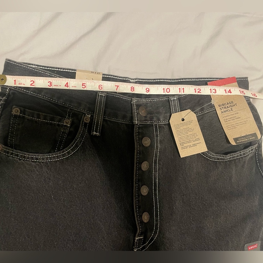 NWT Levi's Women's Ribcage Straight Ankle Jeans Distressed Black Size 30 x 27 - Picture 7 of 9